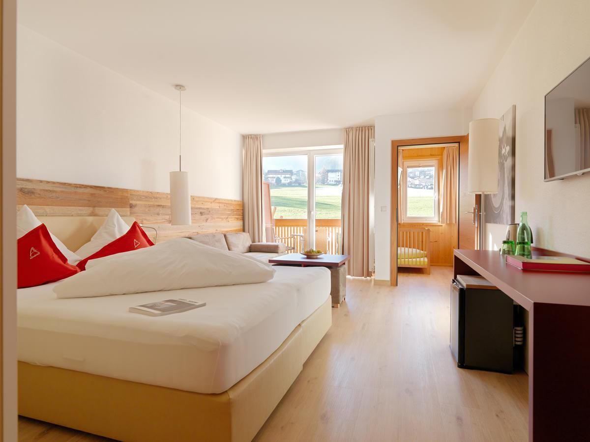 Alpina Zillertal . Family Lifestyle Kinderhotel Fügen Exterior foto